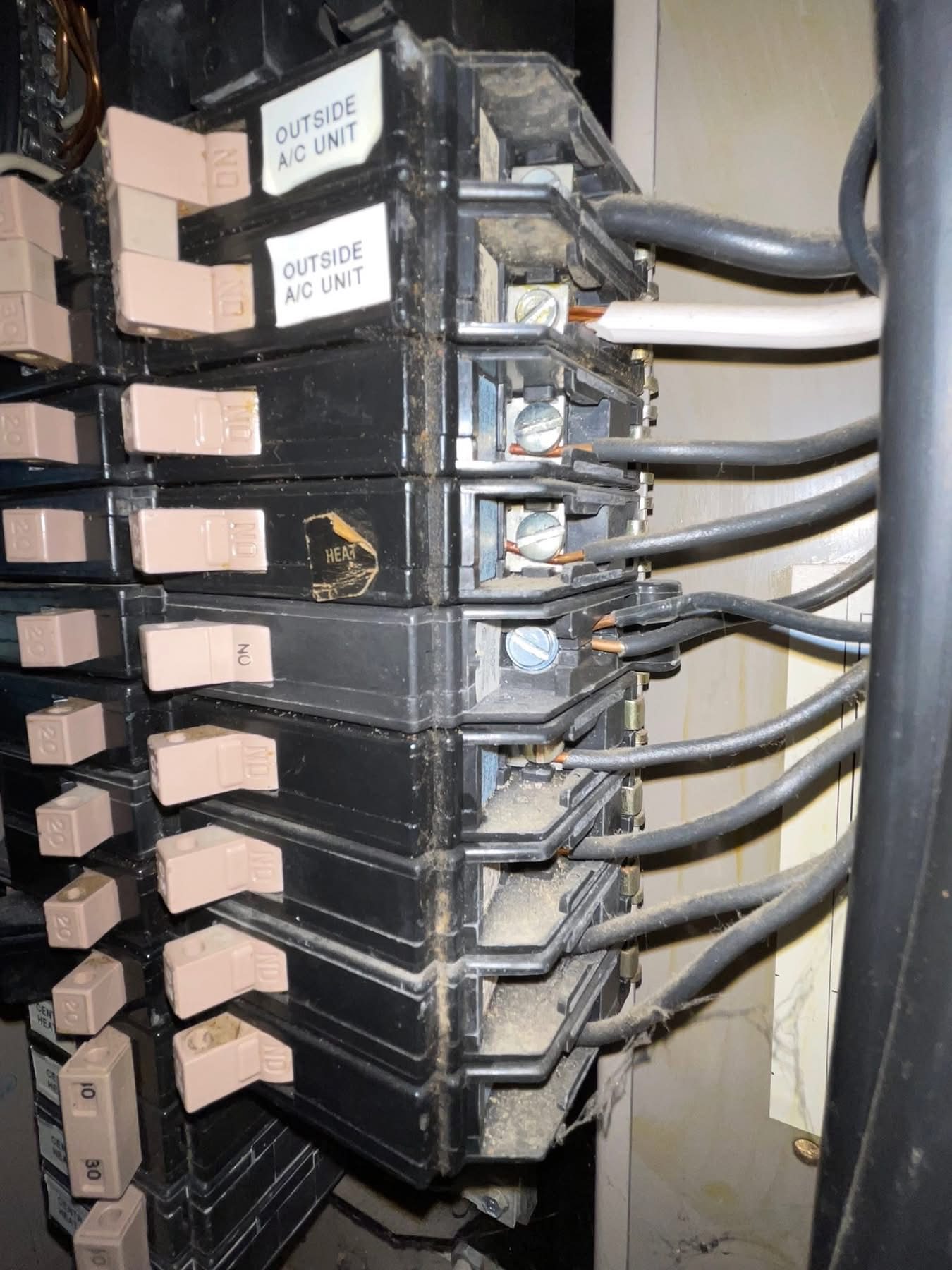 Panel interior: breakers, conductors and circuit labelling